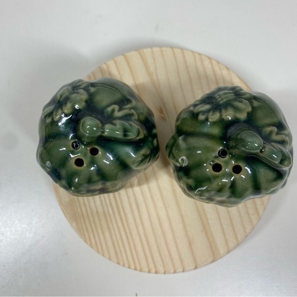 Vintage Ceramic Pumpkin Gourd Fall Salt Pepper Shaker Set Harvest Green 1960s - Picture 2 of 9